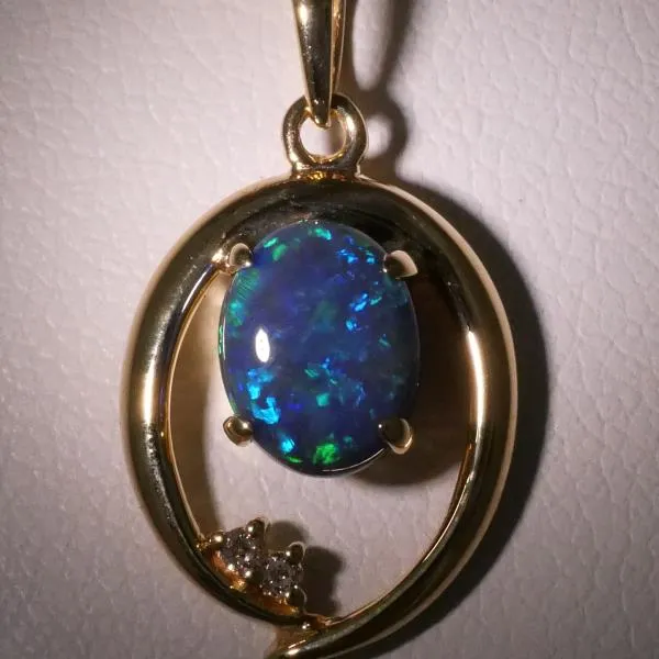 18K Yellow Gold Opal Necklace