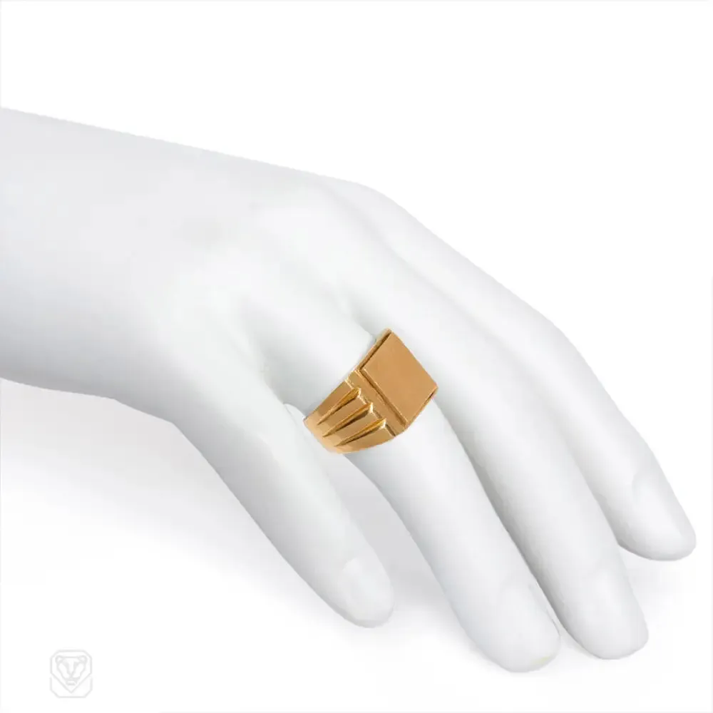 Art Deco gold signet ring, France