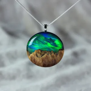 Aurora Borealis | opal pendant [round]