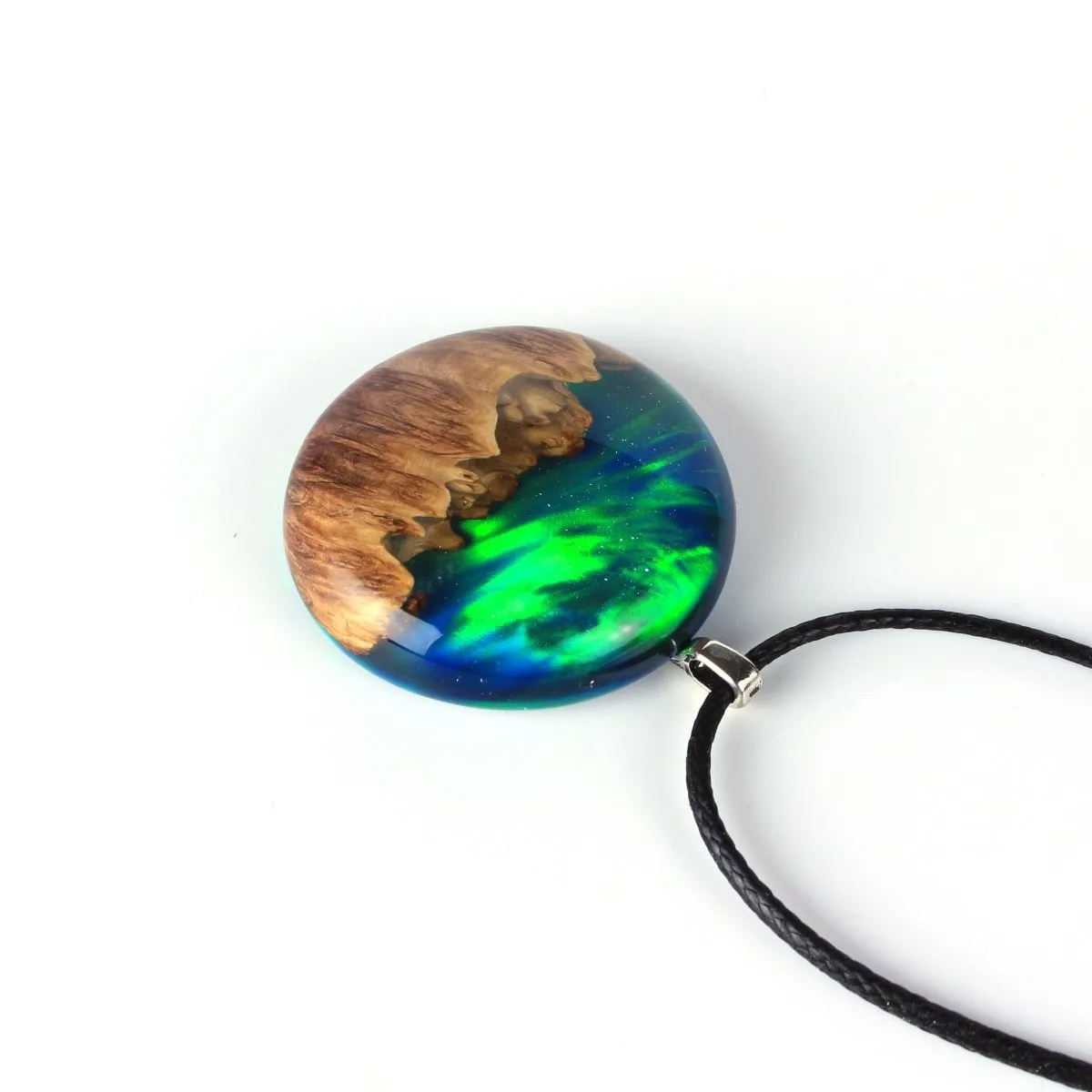 Aurora Borealis | opal pendant [round]