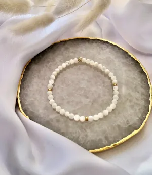 Dainty Mother of Pearl Bracelet