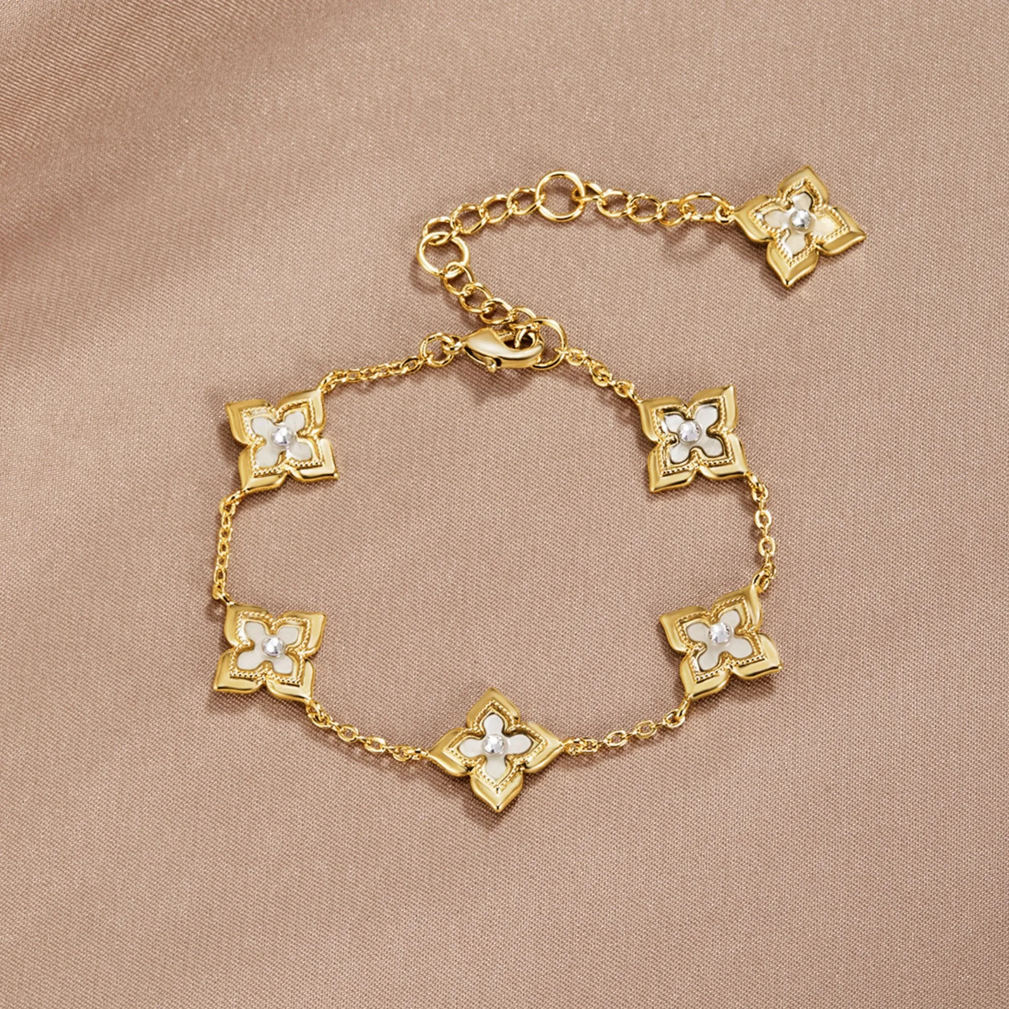 Dalia White Iris Clover Bracelet