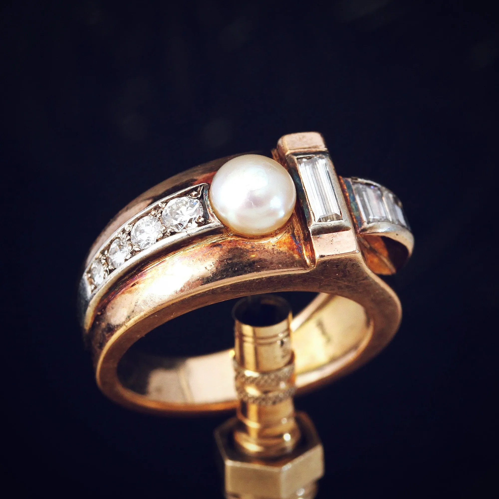 De Luxe Vintage 1940's Art Deco Cocktail Ring