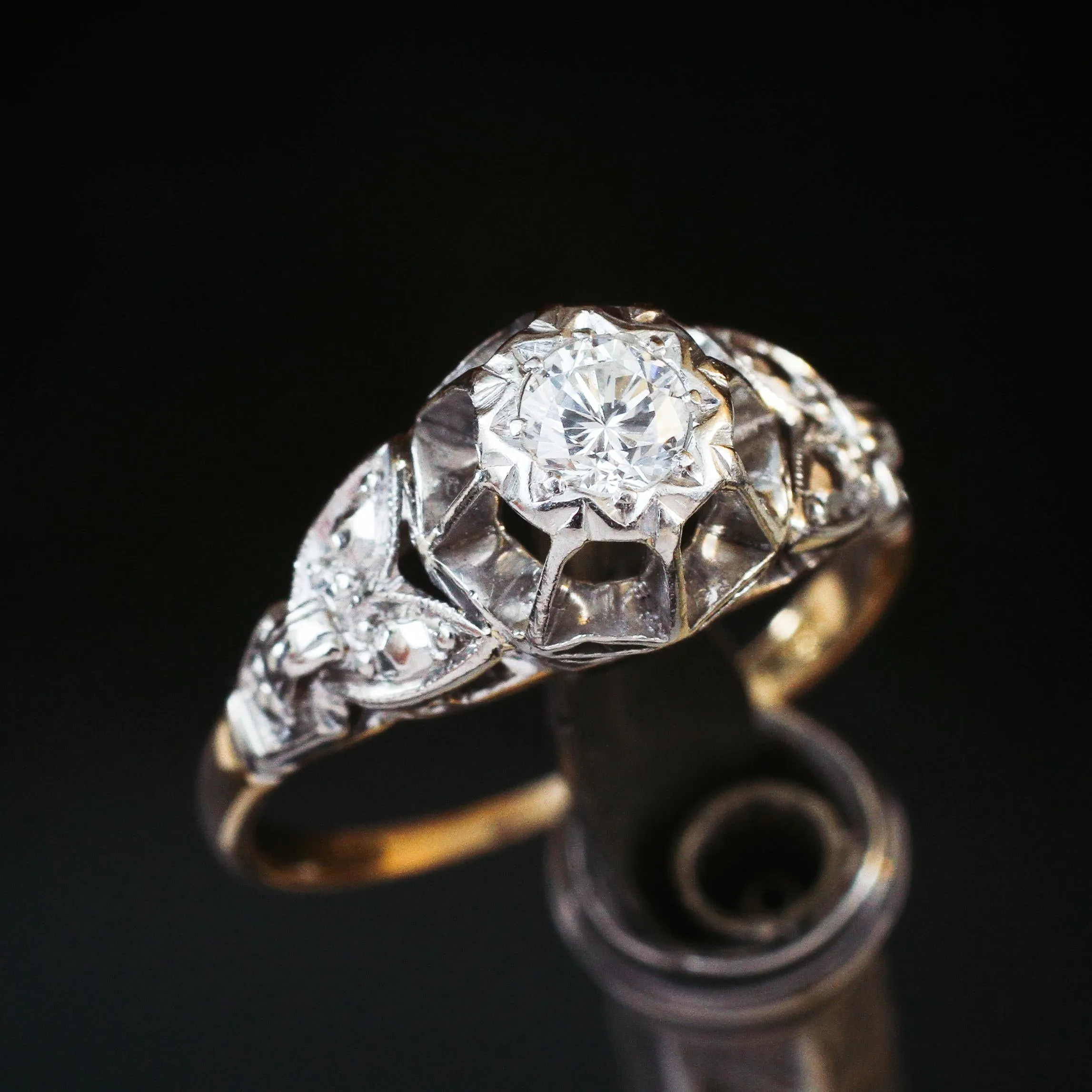 Extravagant Vintage Art Deco Diamond Engagement Ring