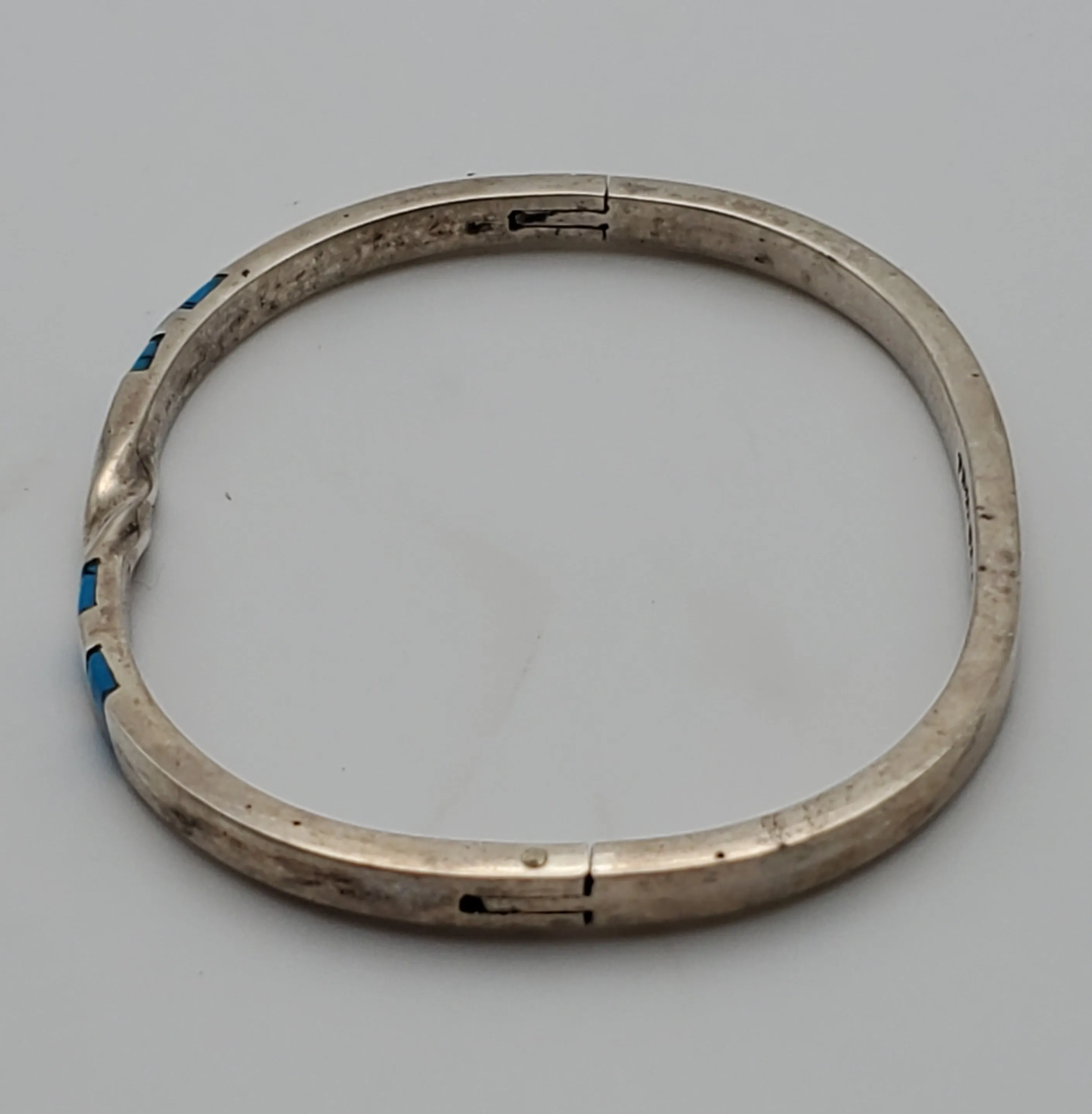 Vintage Inlaid Turquoise Hinged Sterling Silver Bangle Bracelet